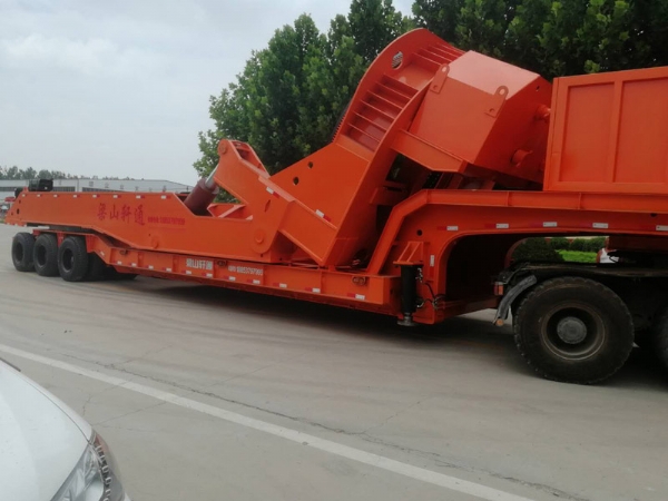 風(fēng)葉上山工裝運輸車